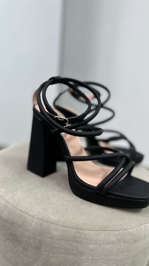 TACÓN CLEOPATRA NEGRO