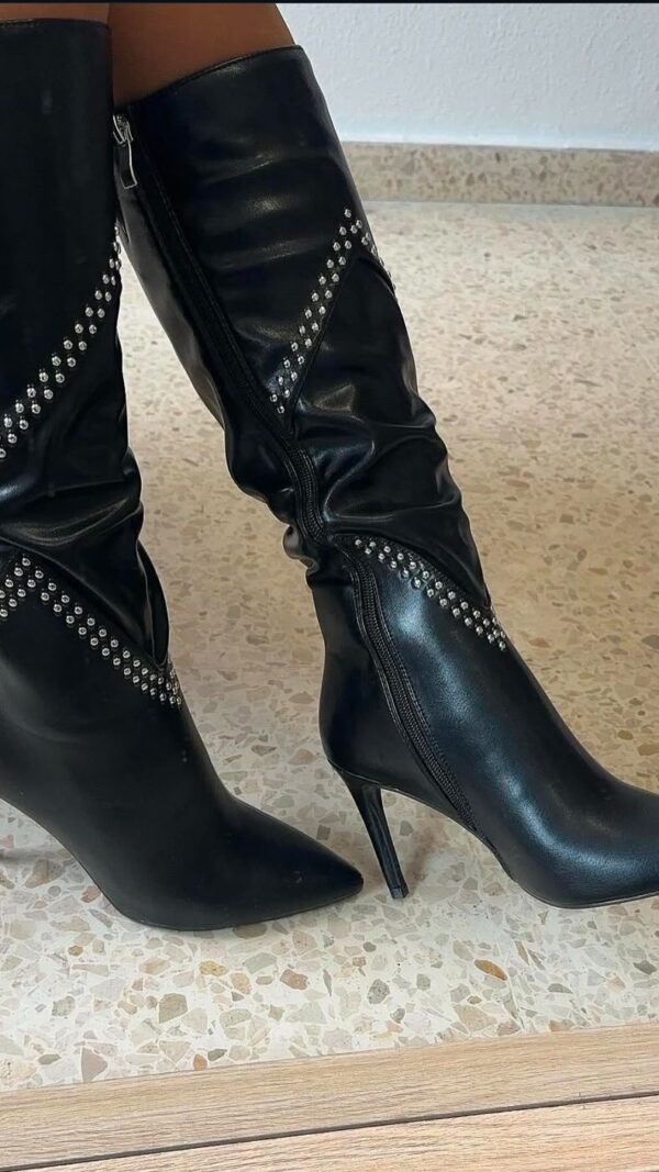 BOTAS NEGRAS TACHUELAS