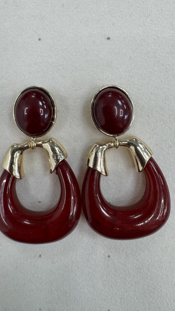 PENDIENTE ANTIGONA BURDEO