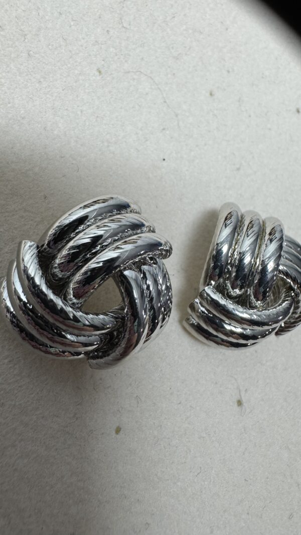 PENDIENTE NUDO PLATA CHICO