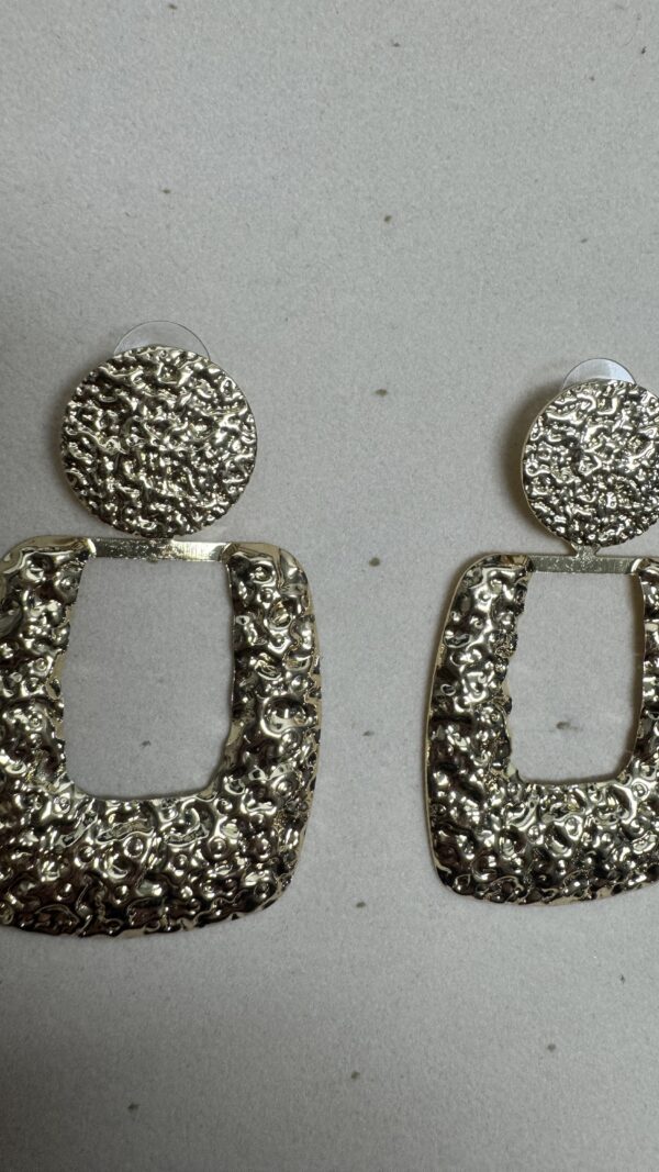 PENDIENTE ANI DORADO