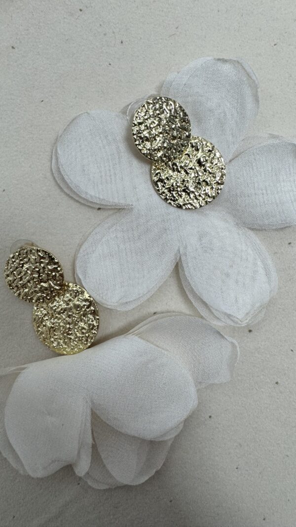 PENDIENTE FLOR BEIGE