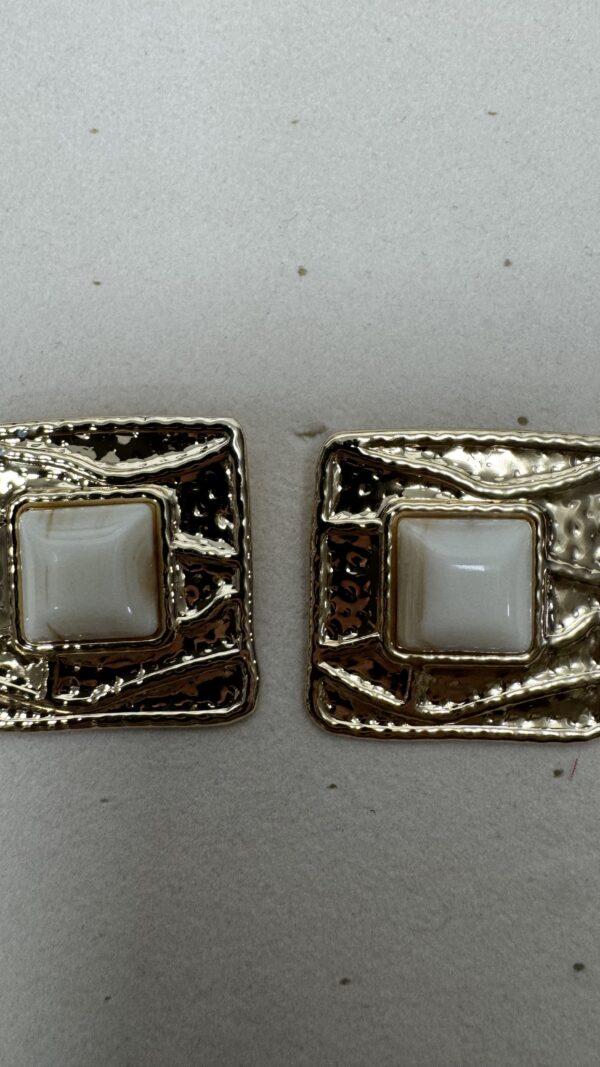 PENDIENTE CUADRADO BEIGE